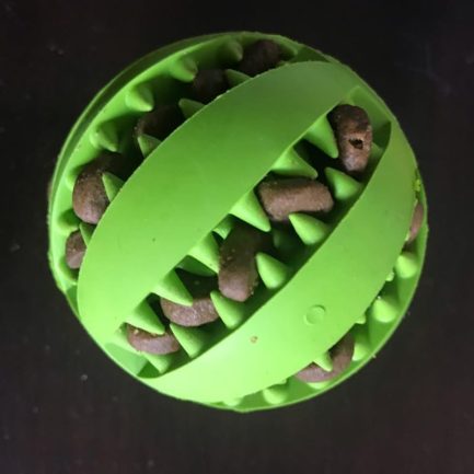 A game ball for the dog to keep the teeth and enjoy